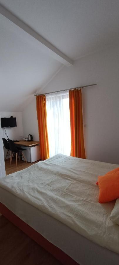 Galesic Apartments & Rooms Korenica Exterior foto